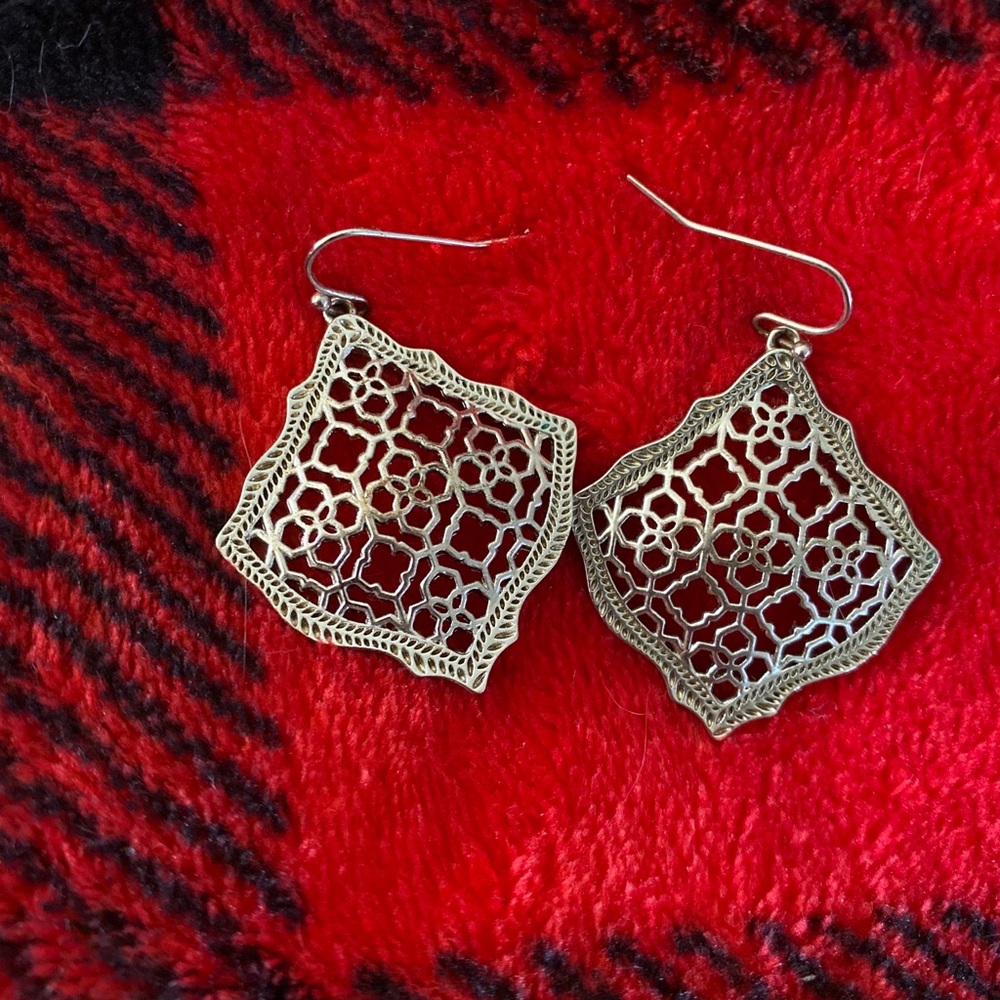 Authentic Kendra Scott earring